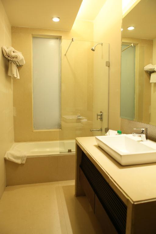 Krome - A - Boutique Hotel Meerut Luaran gambar